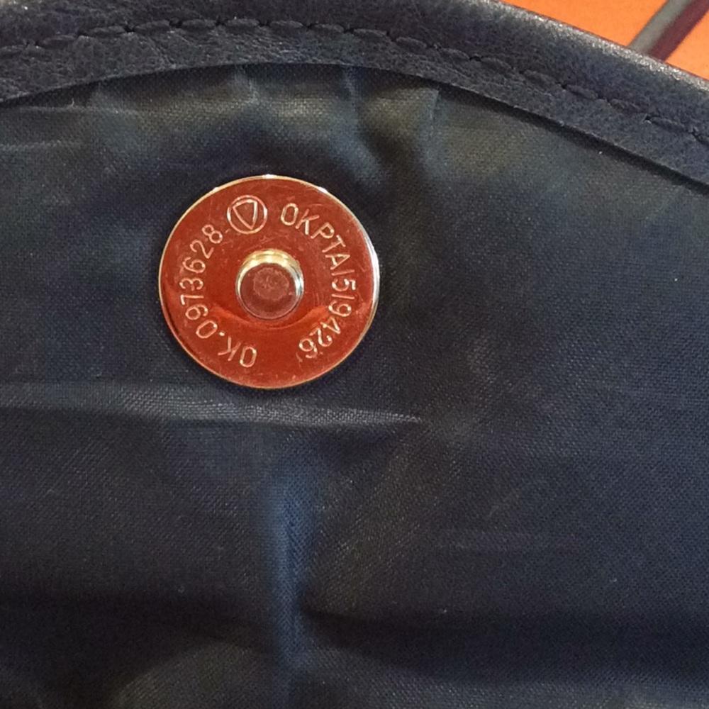 Small Tommy Hilfiger purse - Picture 5 of 5